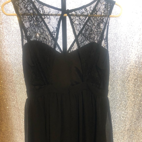 Black cocktail dress with lace detail - Picture 2 of 3